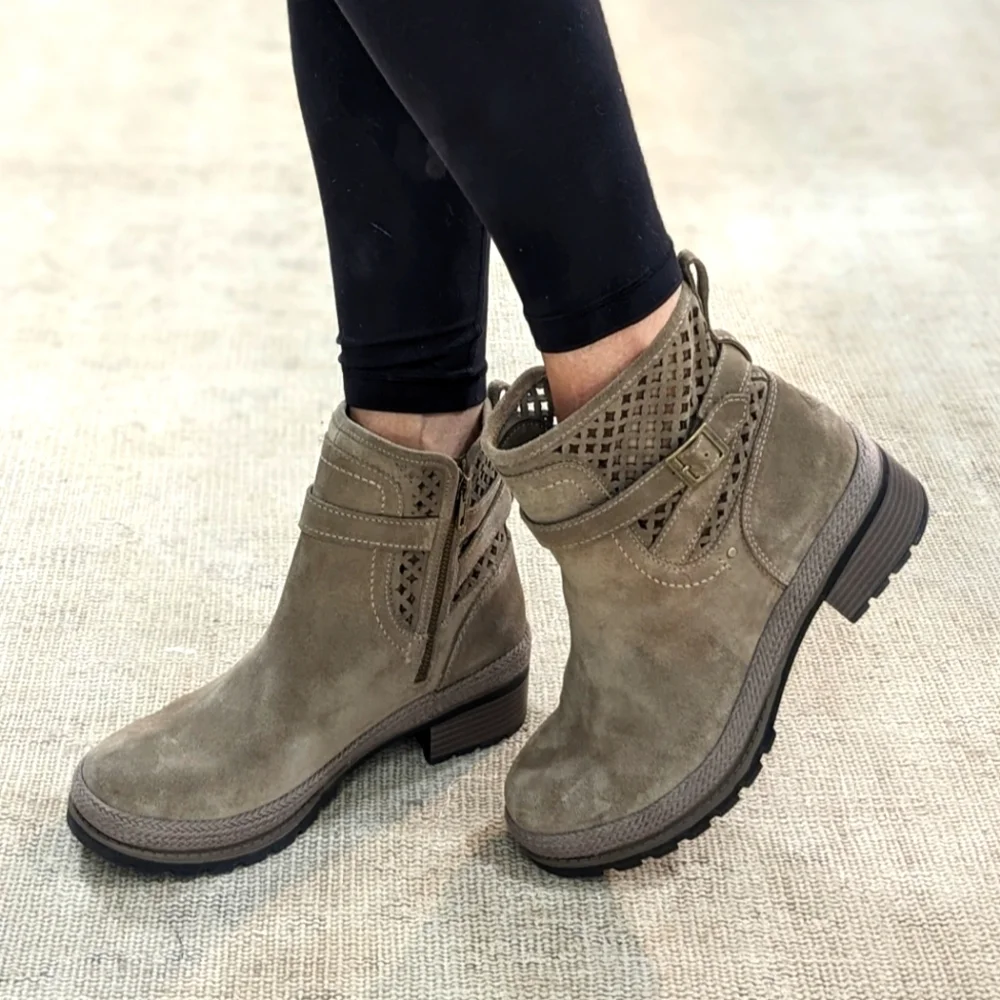 Sold - The Original Muck Boot - Picture 1 of 12